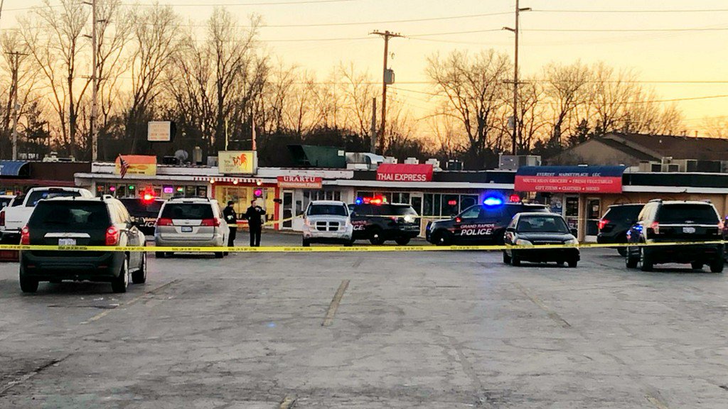 1 fatally shot in parking lot of Grand Rapids strip mall    