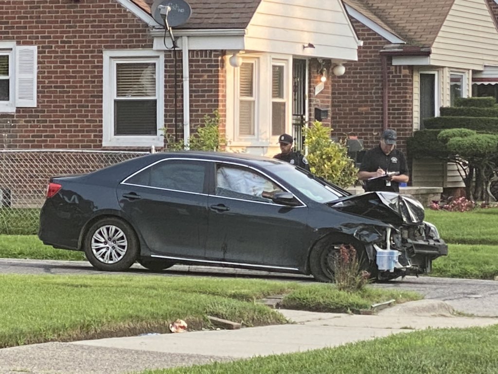 2X shooting DETROIT, west side near Plymouth-Evergreen. Female dead, male injured. Wadsworth at Heyden car with front smashed, air bag deployed. Area resident says blood on driver side. DPD Crime Scene Van at house block away on Stout. 