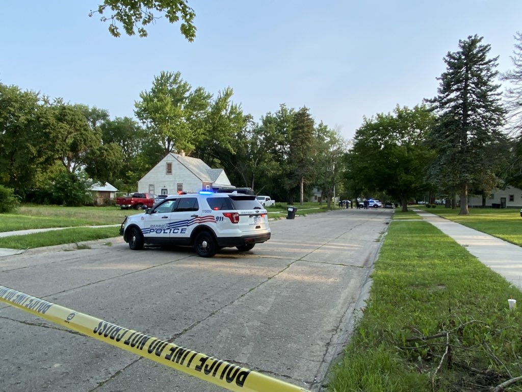 2X shooting DETROIT, west side near Plymouth-Evergreen. Female dead, male injured. Wadsworth at Heyden car with front smashed, air bag deployed. Area resident says blood on driver side. DPD Crime Scene Van at house block away on Stout. 