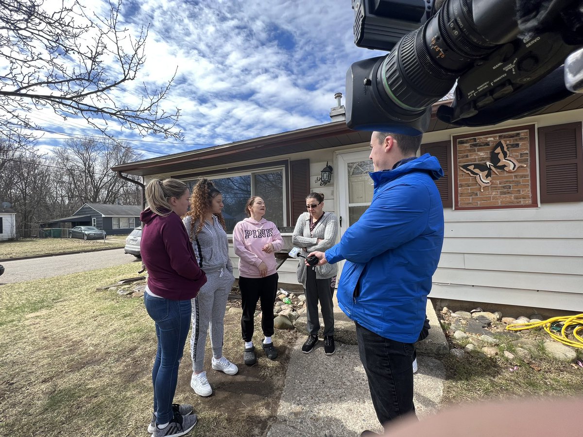 .@BattleCreekPD are back out at Cherry Hill Manor today, the site of a homicide over the weekend. A man has been arrested but not yet charged.