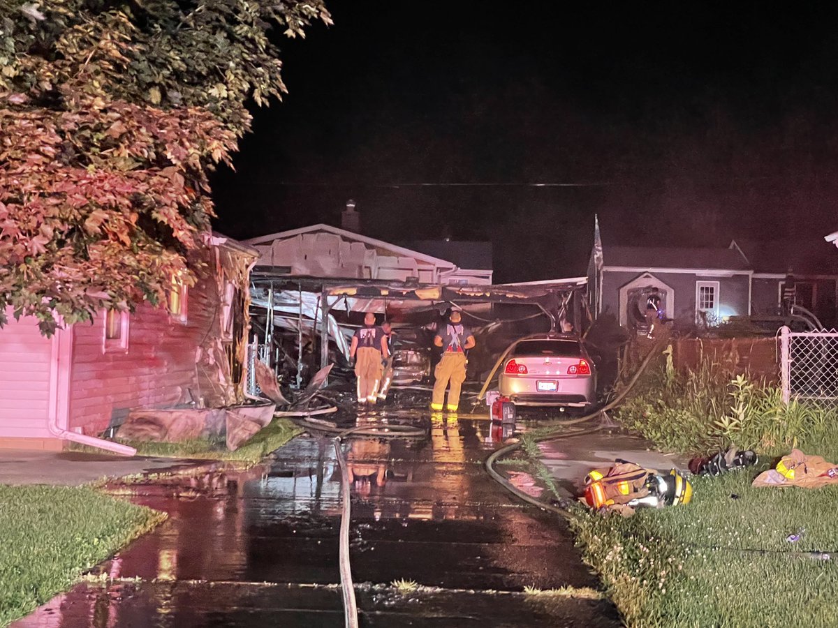 Battle Creek fire crews are on scene of a garage fire on Riverside Drive.   Officials say no one was injured but four houses have damage as a result