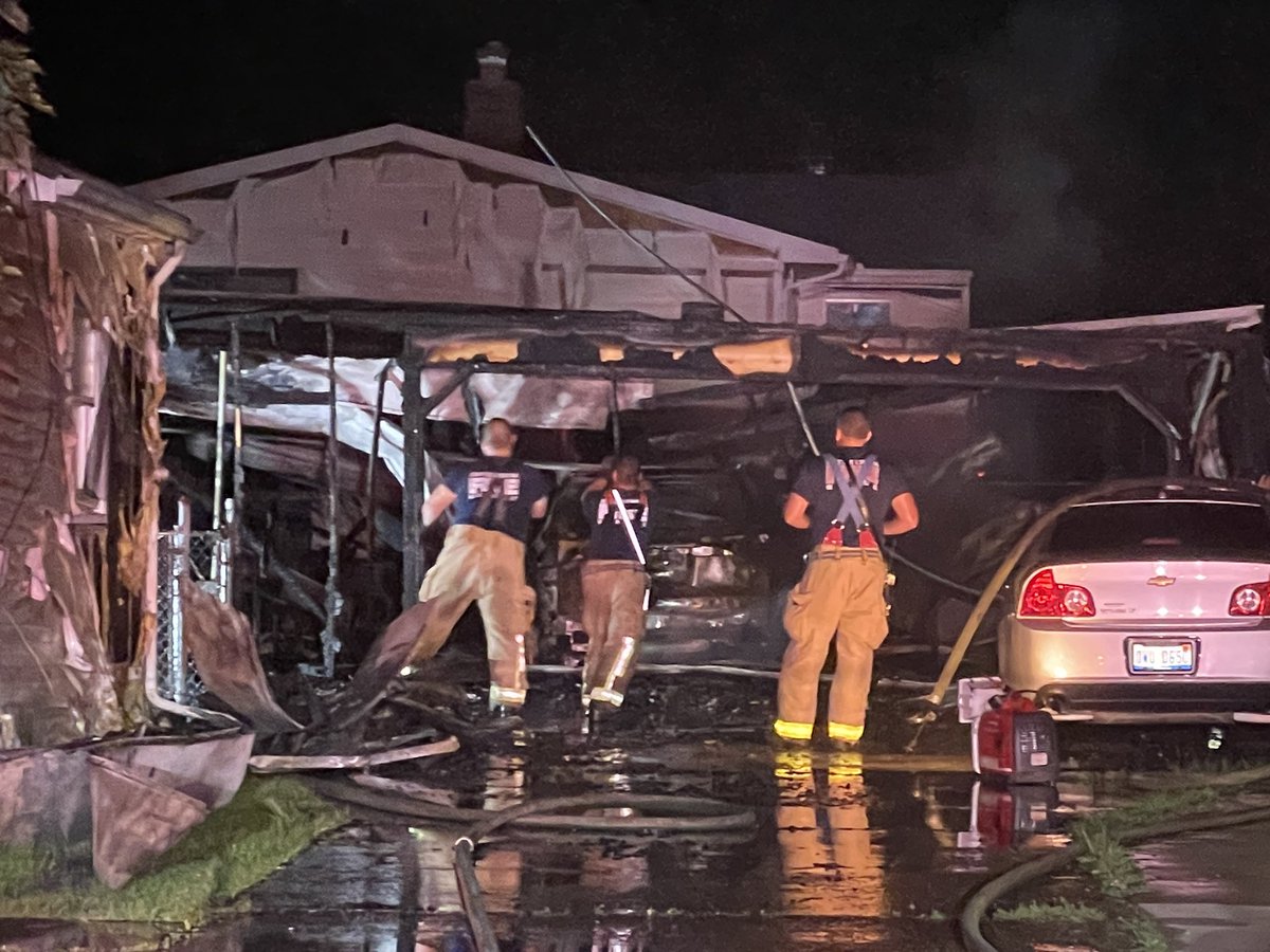 Battle Creek fire crews are on scene of a garage fire on Riverside Drive.   Officials say no one was injured but four houses have damage as a result