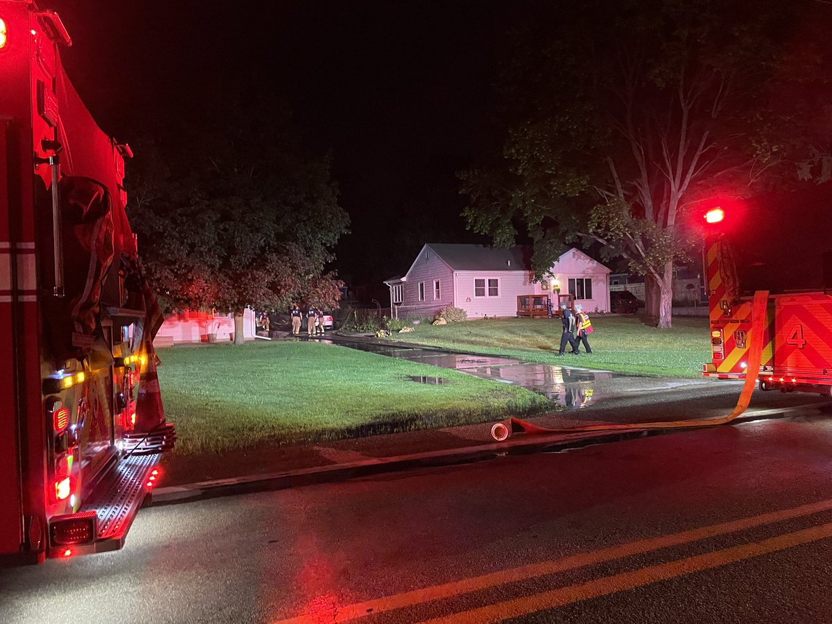 Battle Creek fire crews are on scene of a garage fire on Riverside Drive.   Officials say no one was injured but four houses have damage as a result