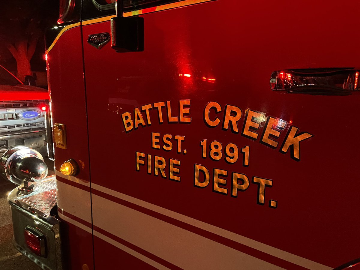 Battle Creek fire crews are on scene of a garage fire on Riverside Drive.   Officials say no one was injured but four houses have damage as a result