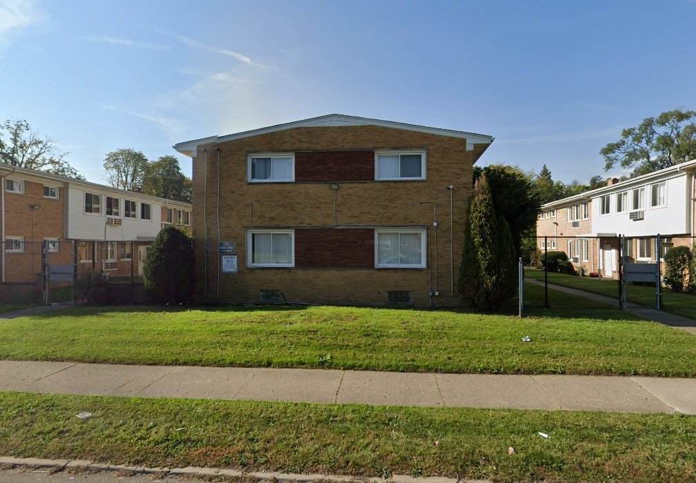 Commercial Building Fire: DetroitFire responded earlier this morning  for an occupied apartment building fire (100'x100') at 11700 block of Morang x Rossiter. The fire was contained to one apartment unit and the fire was quickly extinguished by firefighters