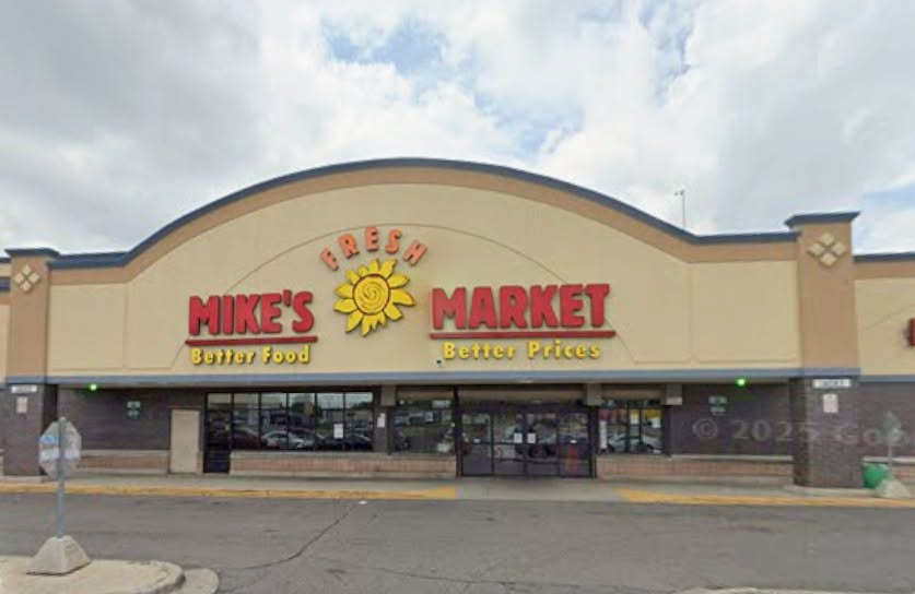 Detroit Police 9th Precinct, DetroitFire Engine 50 and Detroit EMS Medic 24 responded to Mike's Fresh Market at Lappin & Gratiot on Detroit's northeast side for a reported stabbing.