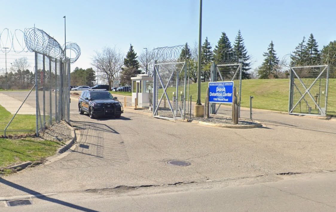Homicide Investigation: Detroit Police Evidence Techs are responding to the Detroit Detention Center on Mound to process a homicide suspect for homicide investigators. The report number reflects a homicide from yesterday.